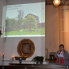 In der zweiten Gesangspause erklrt Ulrike Dreyer die weiteren Planungen zum Bibelgarten
